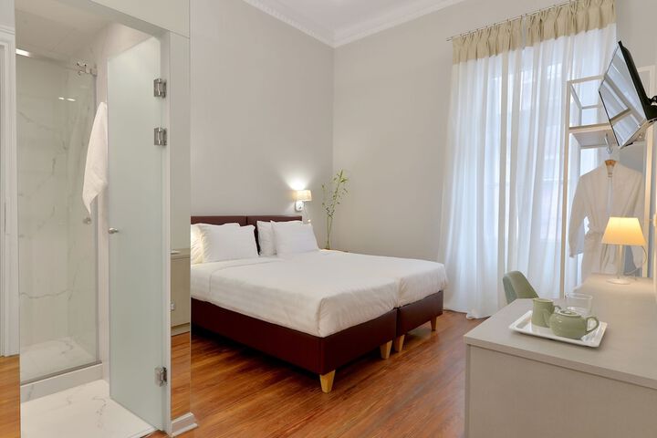 Room 4 of 30