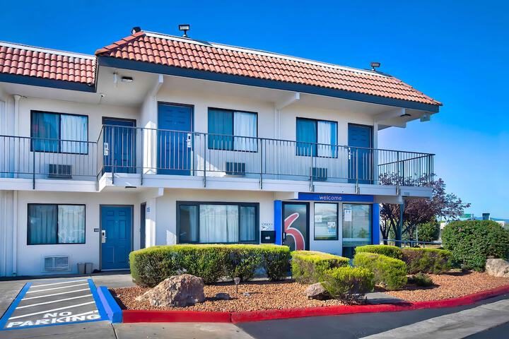 Motel 6 Vallejo CA Six Flags West Vallejo | Bookonline.com