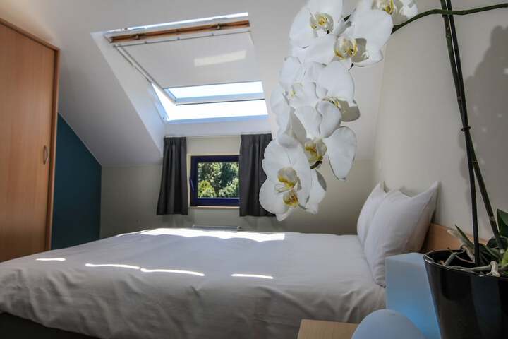 Room 8 of 74