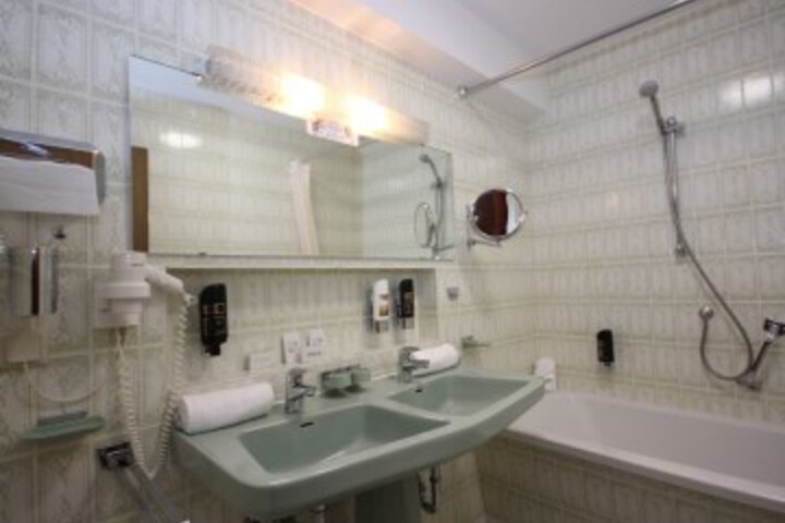 Room 13 of 25