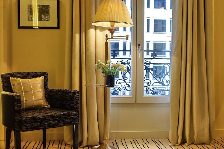 Room 32 of 62