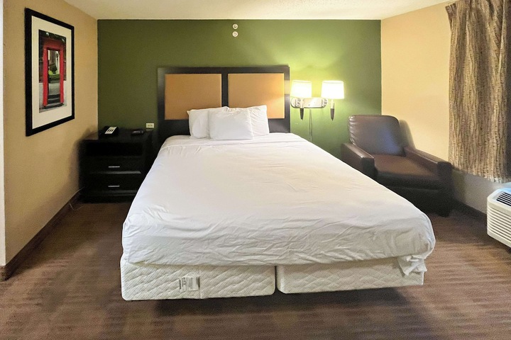 Room 13 of 28