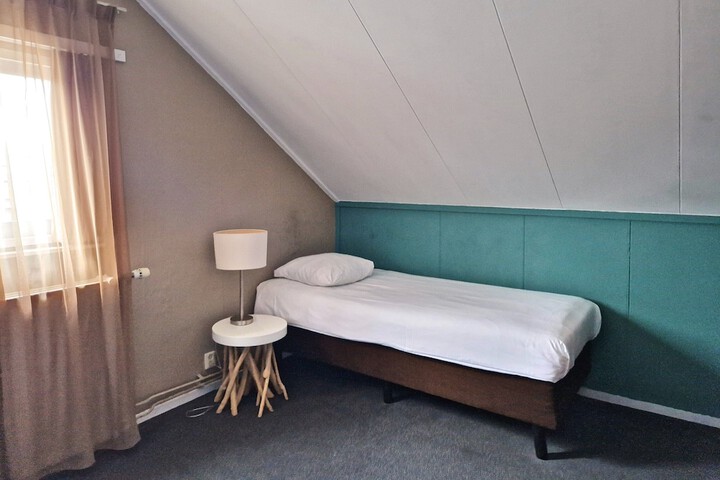 Room 14 of 37