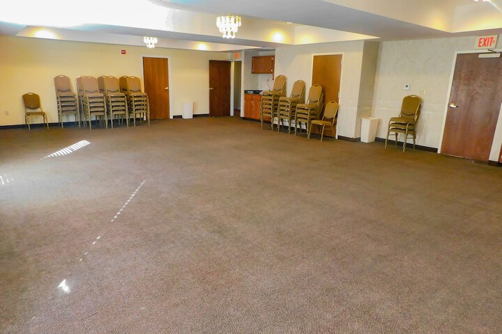 Ballroom/Hall 38 of 43