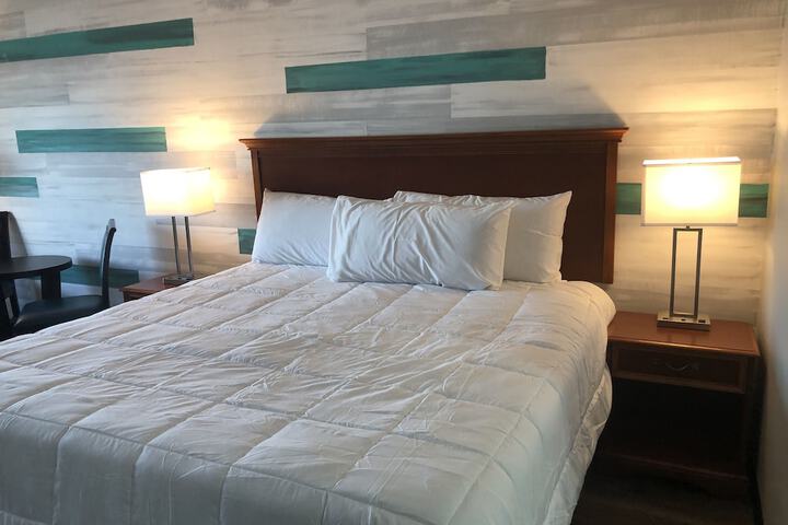 Signature Studio King Bed Ocean Front (1 of 6)