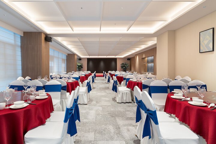 Ballroom/Hall 74 of 79