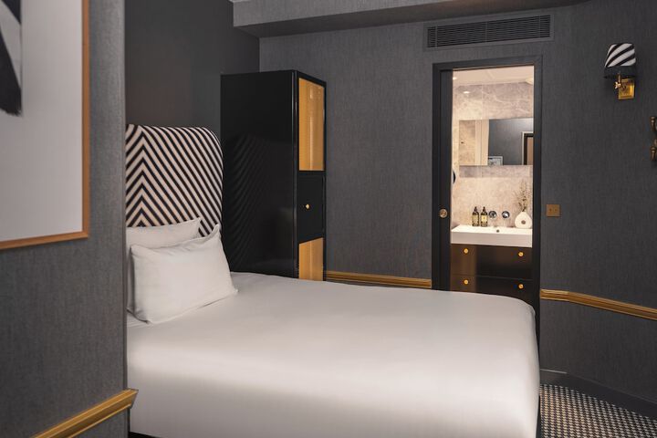 Room 34 of 64