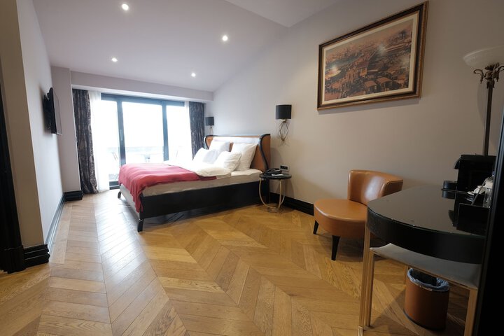 Room 5 of 60