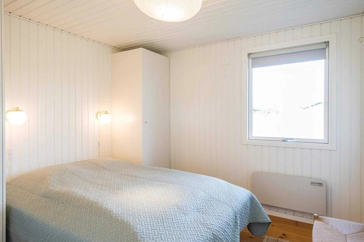 Room 2 of 14