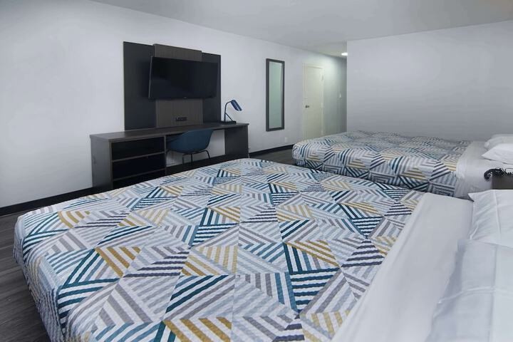 2 Queen Beds (5 of 7)