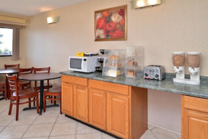 Breakfast area