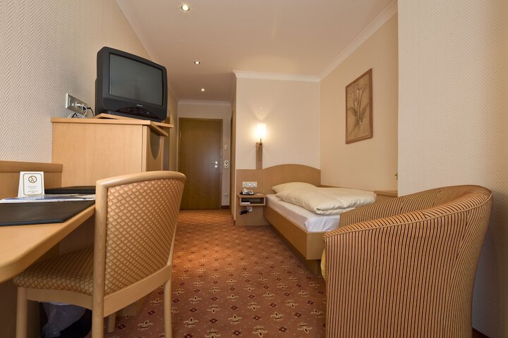 Room 13 of 51