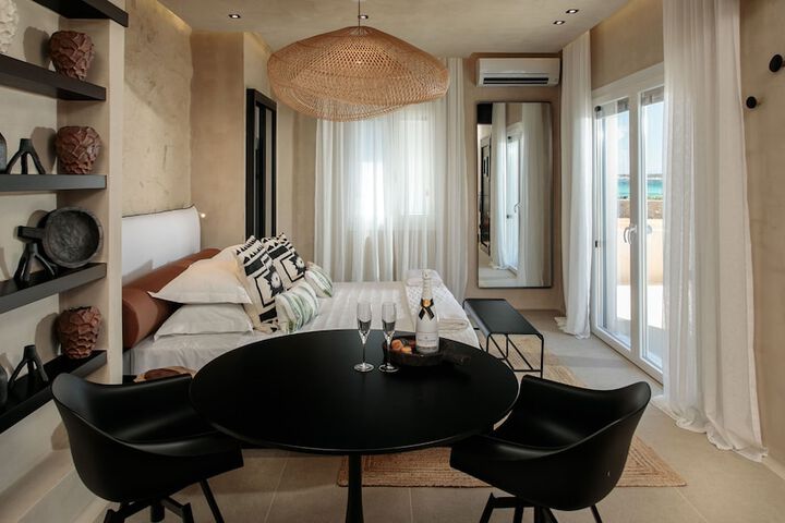 Room 42 of 136