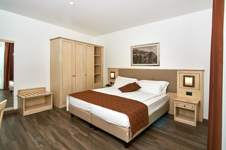 Room 10 of 73