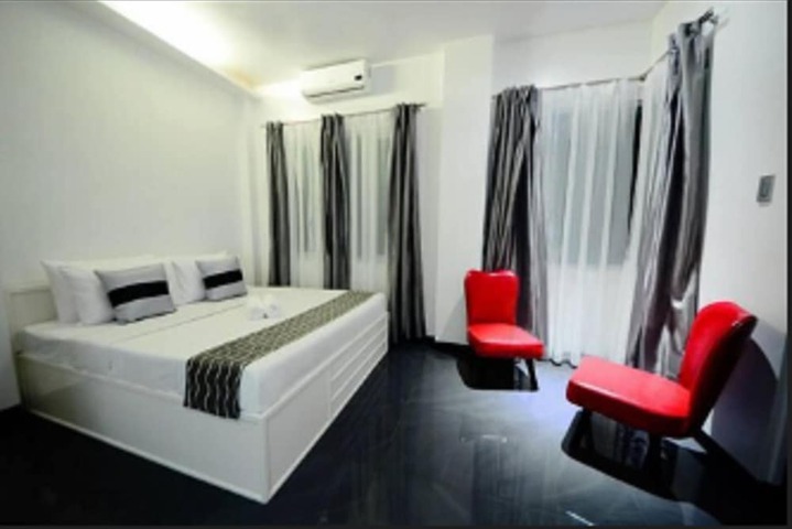 Room 6 of 43