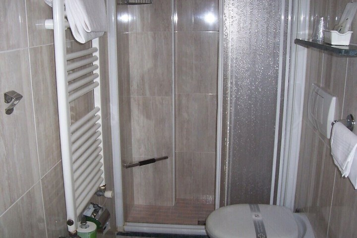 Room 18 of 23