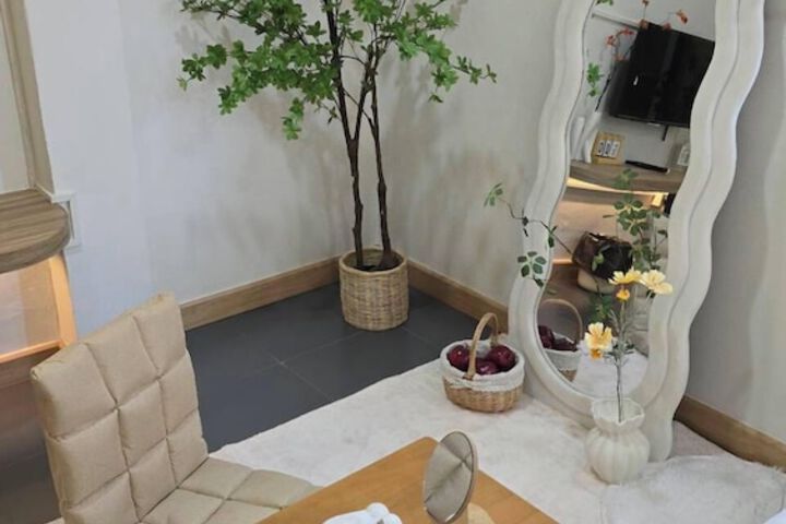 Room 10 of 26