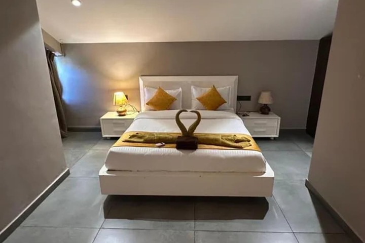 Room 11 of 27