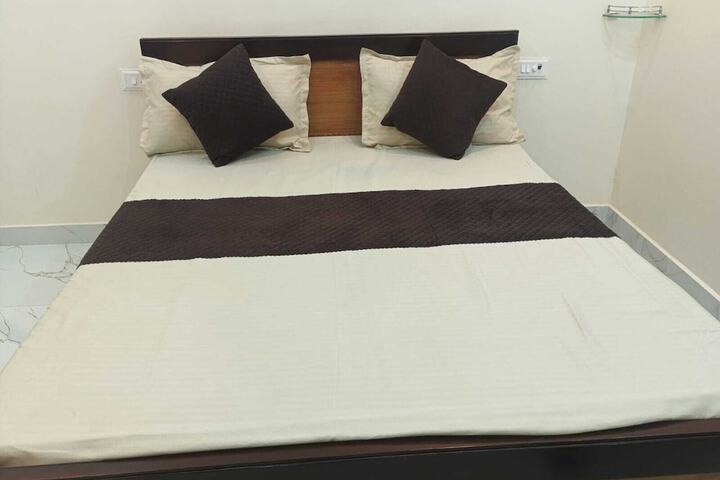Room 12 of 19