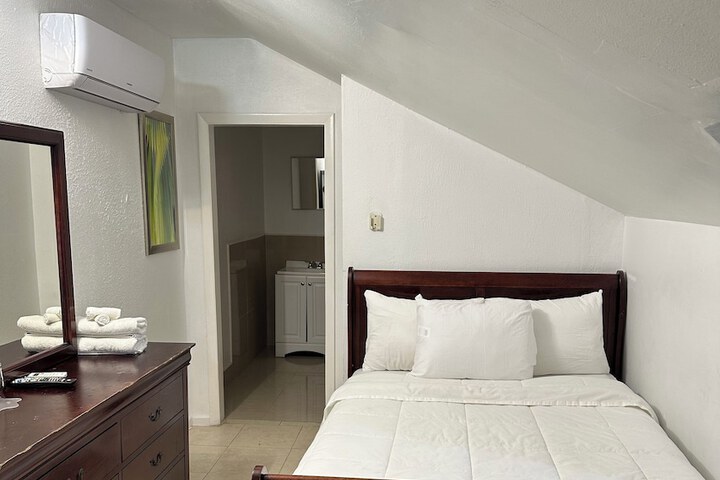Room 4 of 15