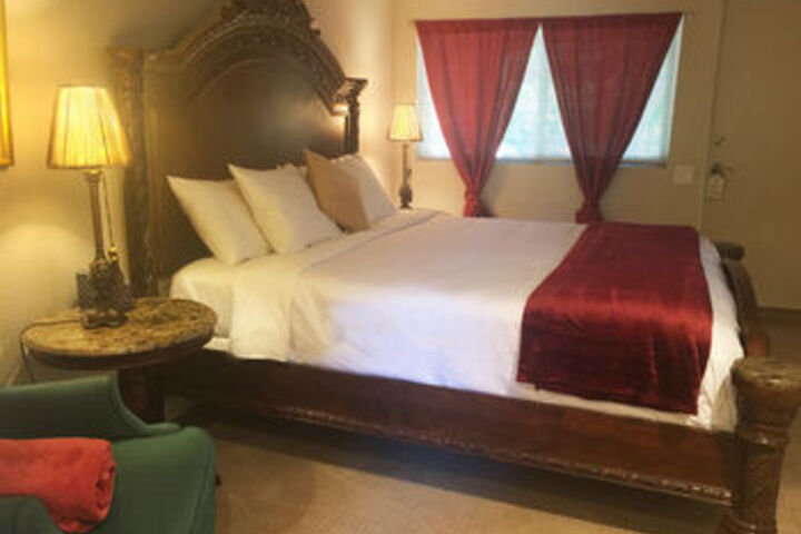 Room 15 of 38