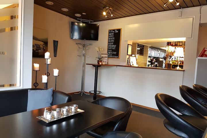 Lounge 29 of 44