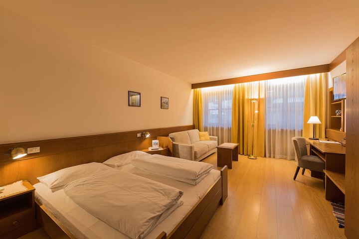 Room 8 of 38