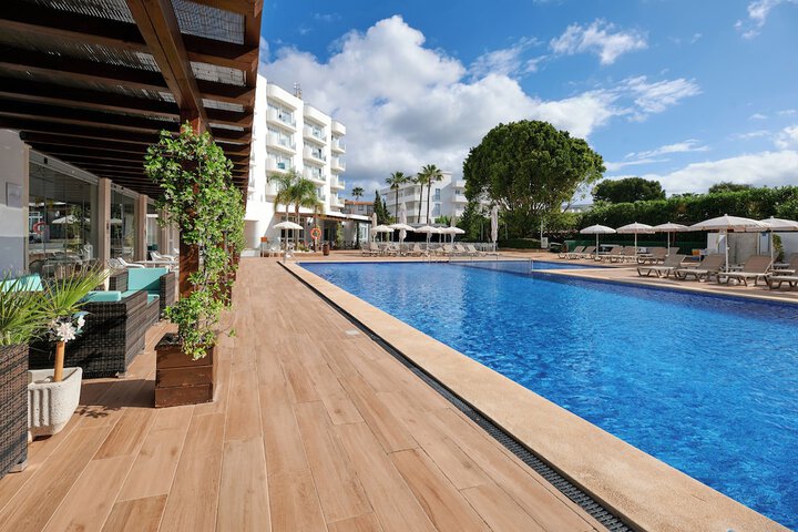 Hotel Pool