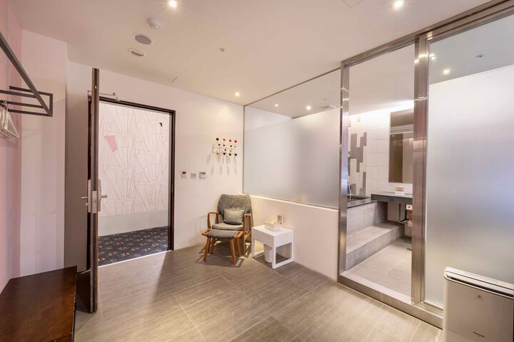 Room 50 of 93
