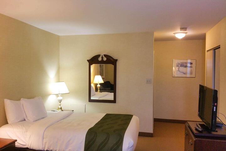 2 Queen Beds (3 of 11)