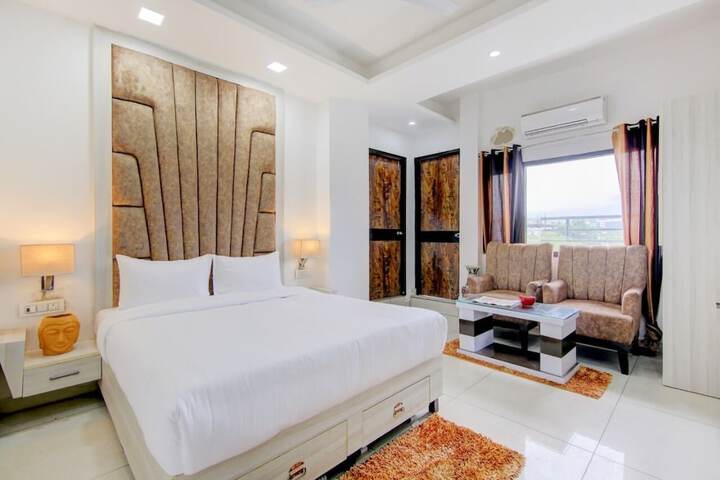 Room 8 of 19