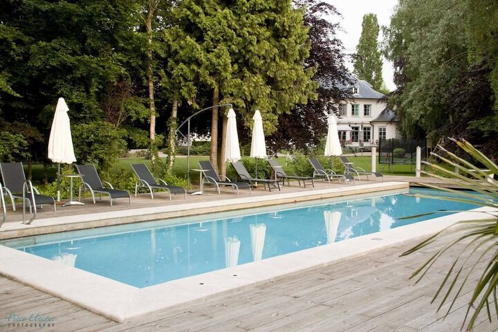 Hotel with Pool