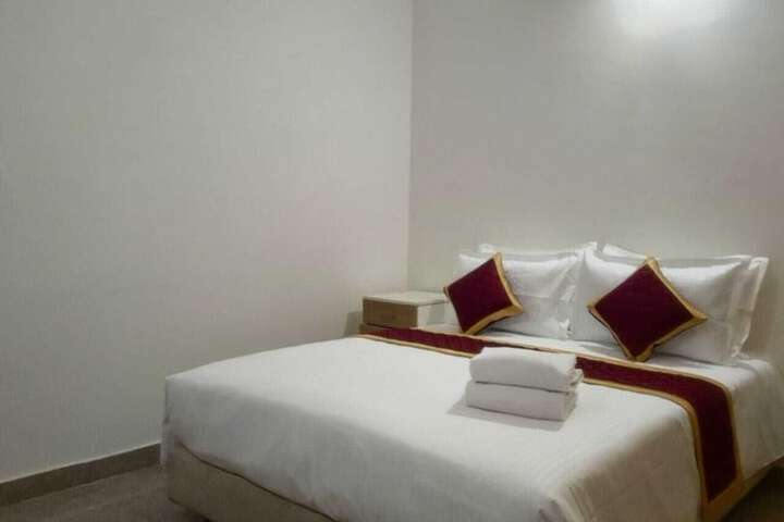 Room 5 of 11