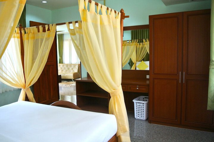 Room 12 of 86