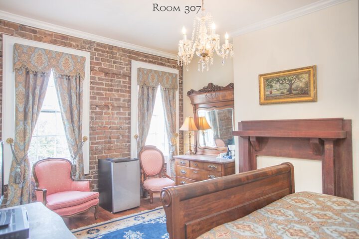 Room 42 of 170