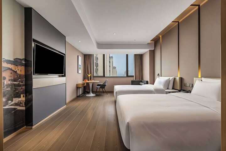 Room 17 of 38