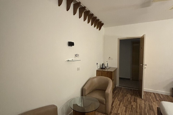 Room 8 of 12