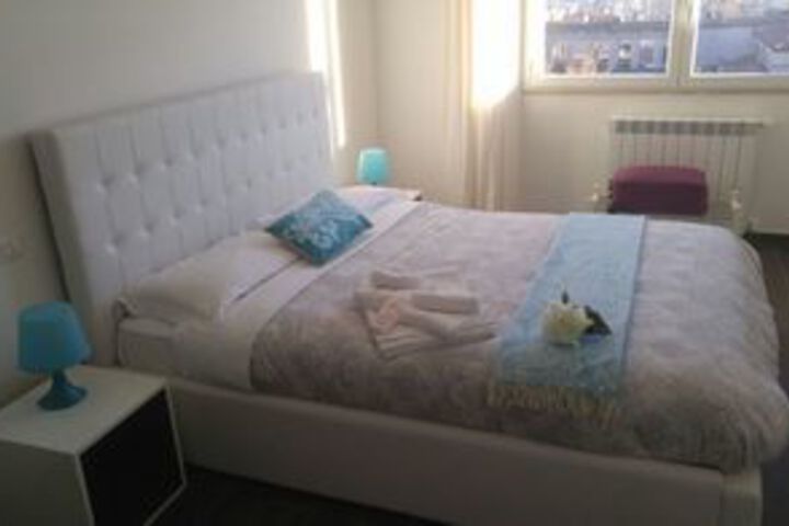 Room 13 of 27