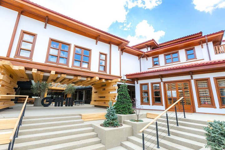 Hotel Exterior 31 of 36