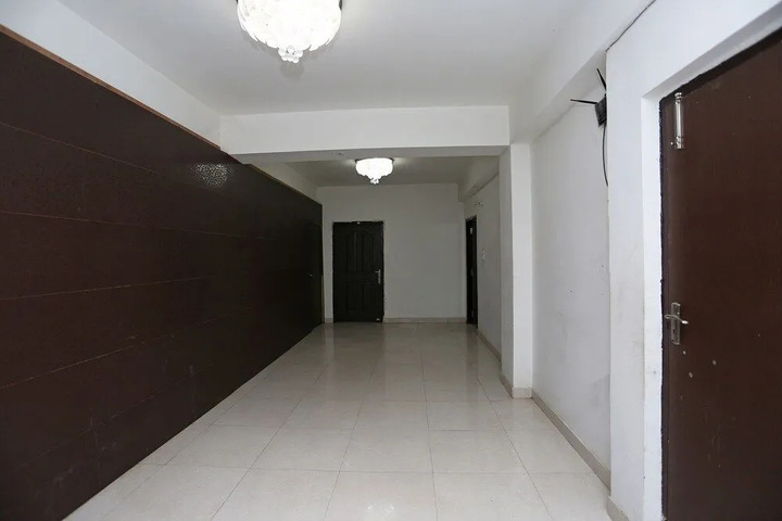 Room 10 of 13