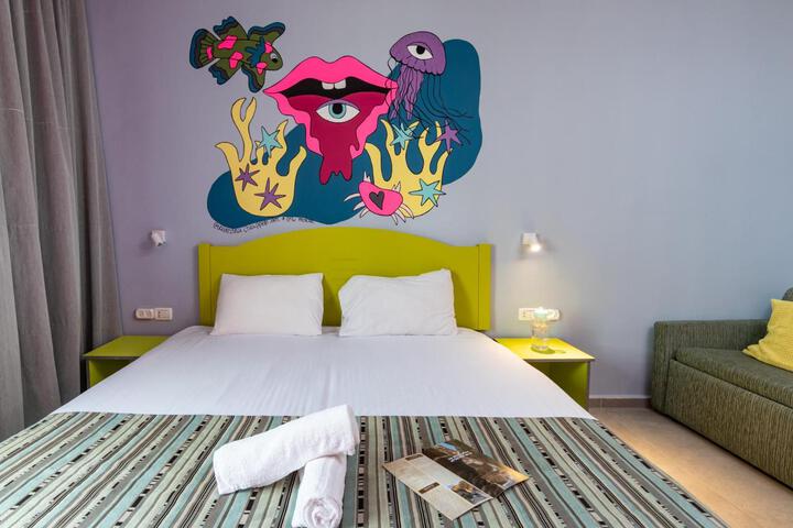 Room 27 of 115