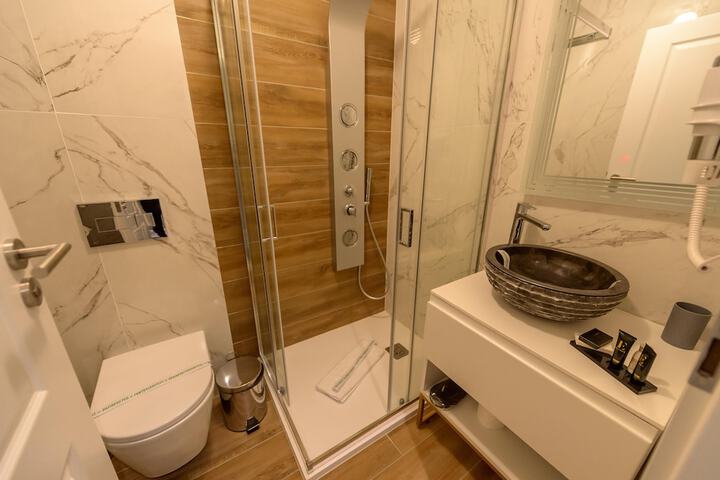 Room 49 of 104