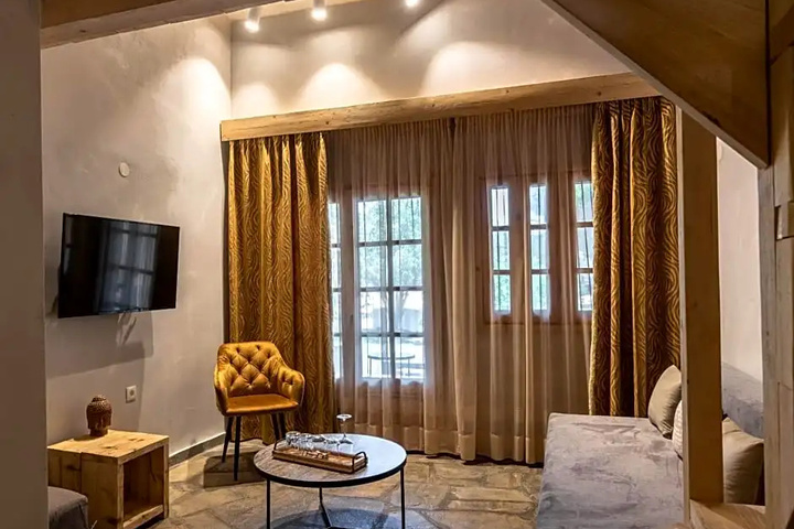 Room 2 of 3