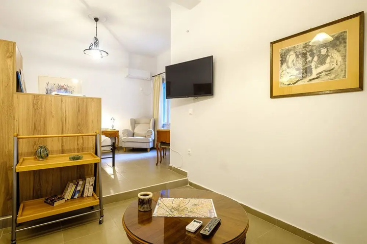 Room 3 of 11