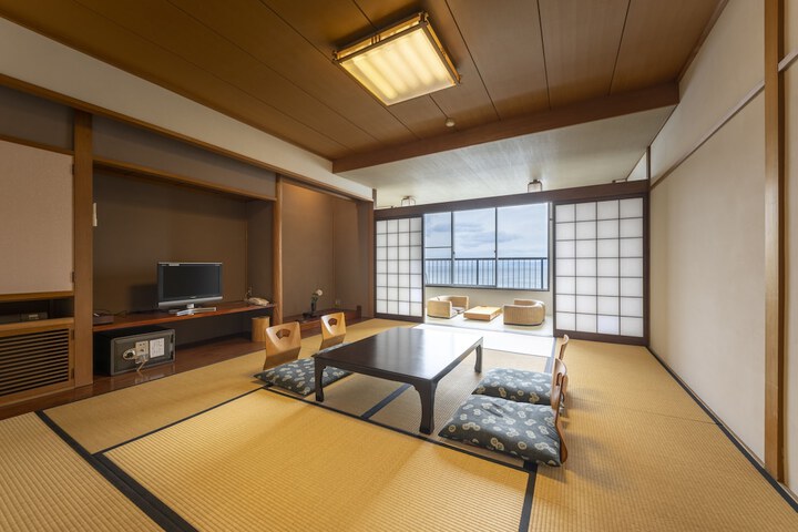 Room 13 of 80
