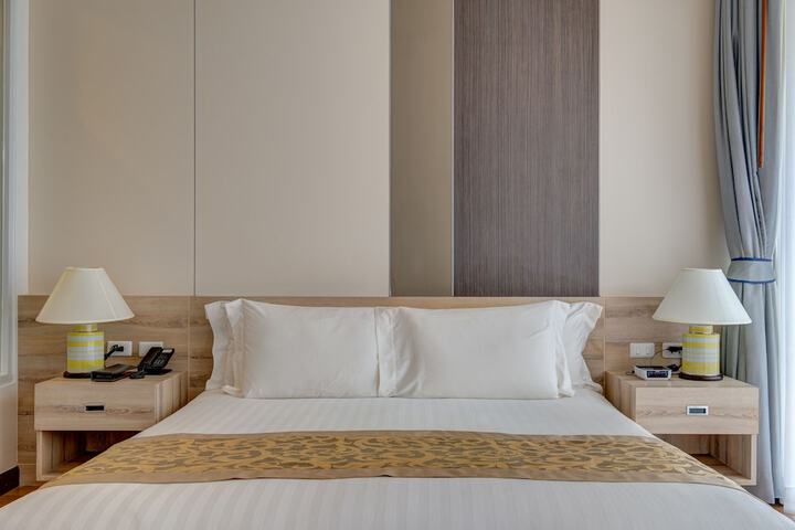 Room 11 of 106