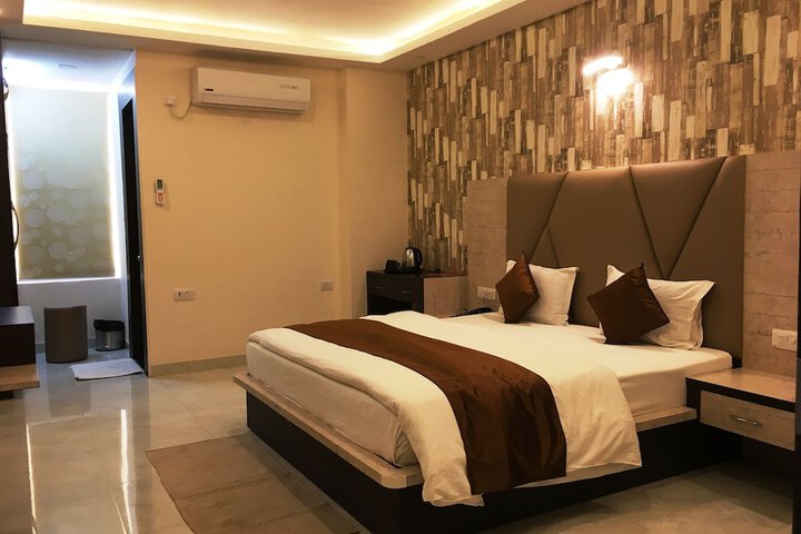 Room 10 of 51
