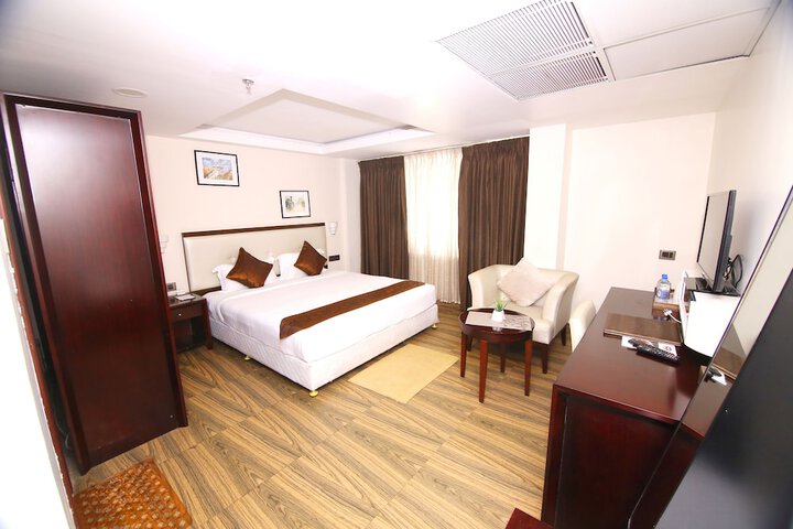 Room 8 of 82