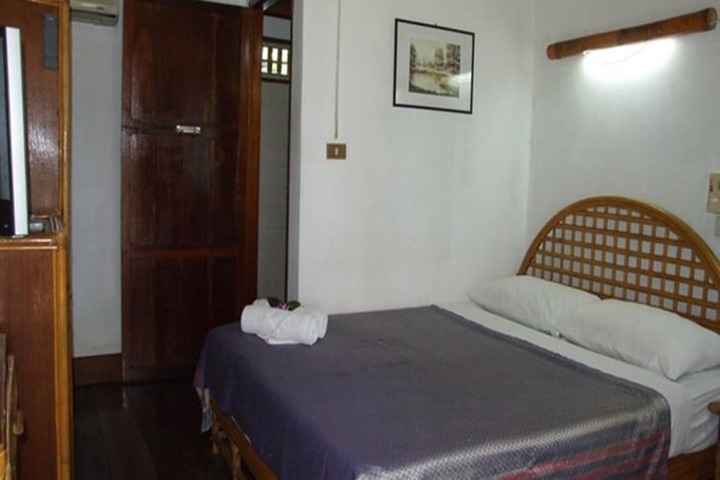 Room 4 of 52