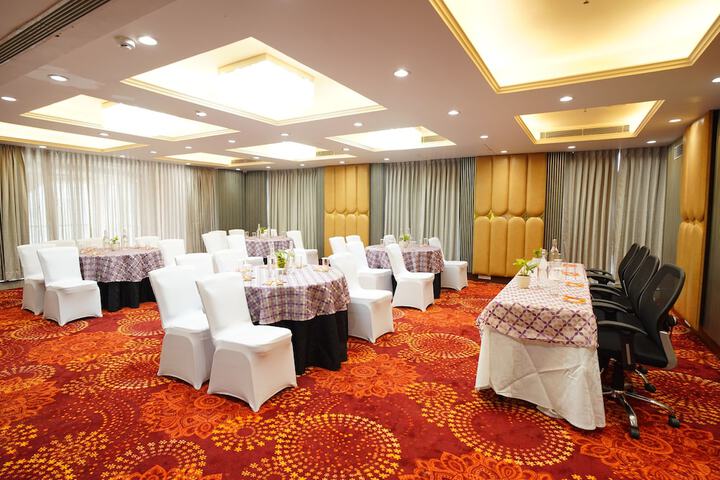 Ballroom/Hall 29 of 34